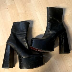 B2 vintage leather platform boots. Size 38